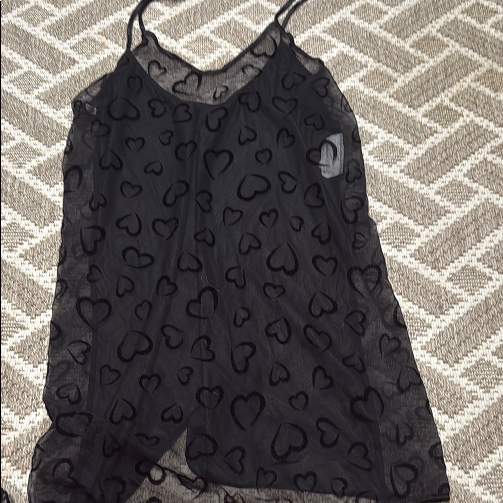 Black Sheer Heart Pattern Nightgown size small
Never worn -Vintage